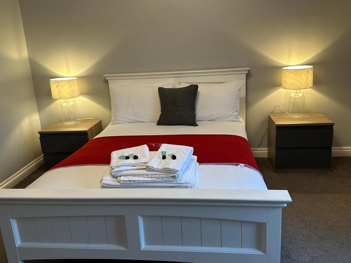 The Hinds Head Hotel Чорлі Екстер'єр фото