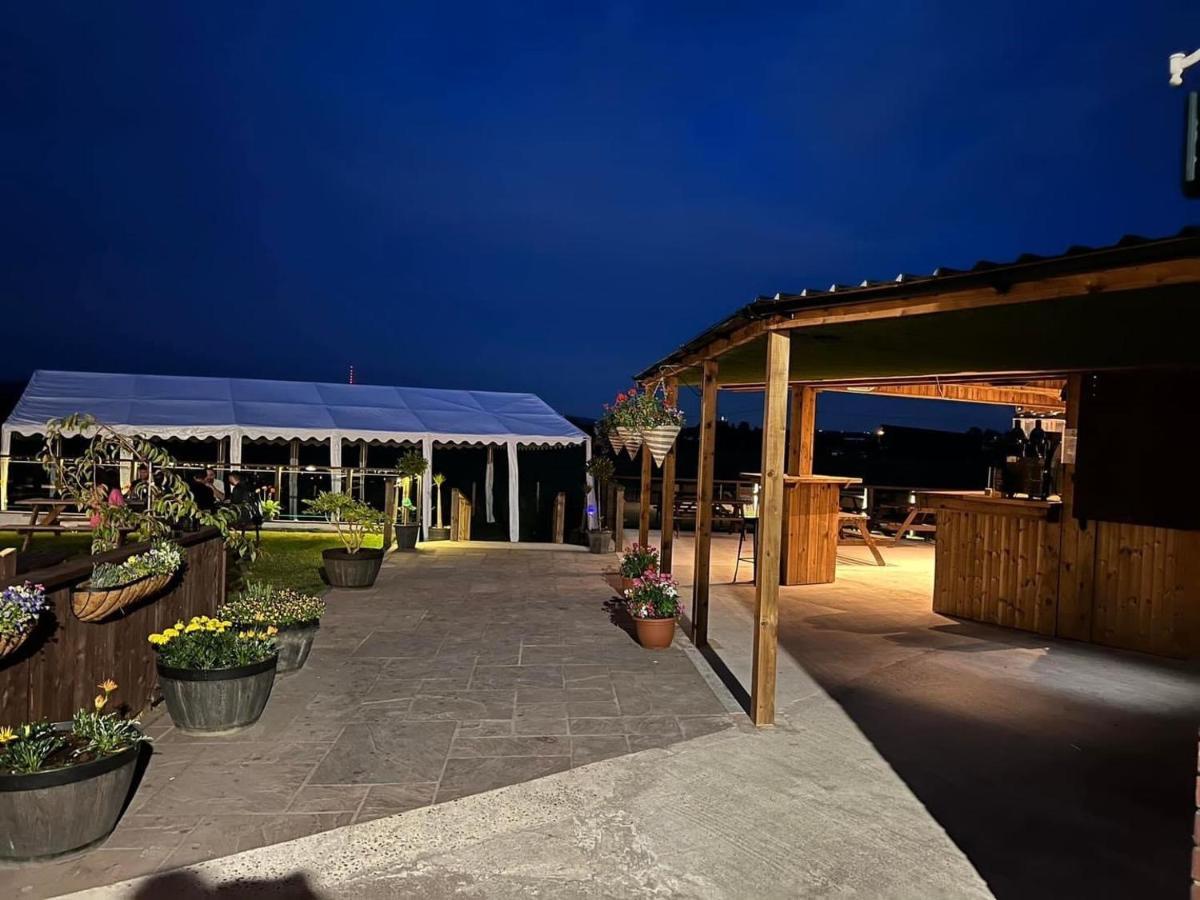 The Hinds Head Hotel Чорлі Екстер'єр фото