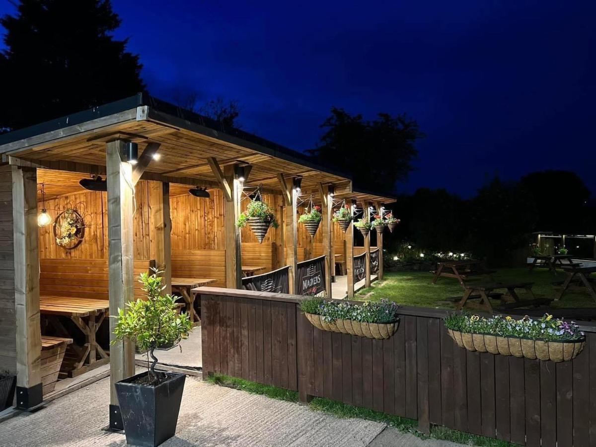 The Hinds Head Hotel Чорлі Екстер'єр фото